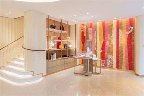 Cartier debuts new Paris concept boutique, adds new .